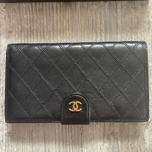 CHANEL interlocking kiss lock CC logo leather quilted wallet - Picture 4 of 17